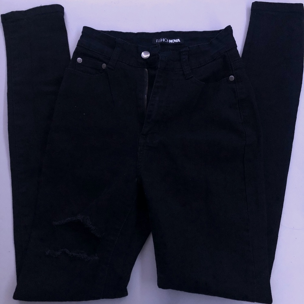 Fashion Nova. Skinny Jean.